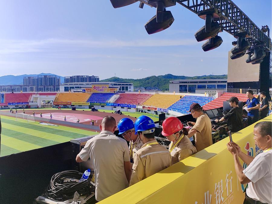 乐鱼集团-国网长汀县供电公司：全力护航“闽超”赛事 长汀万人体育场保电工作顺利完成
