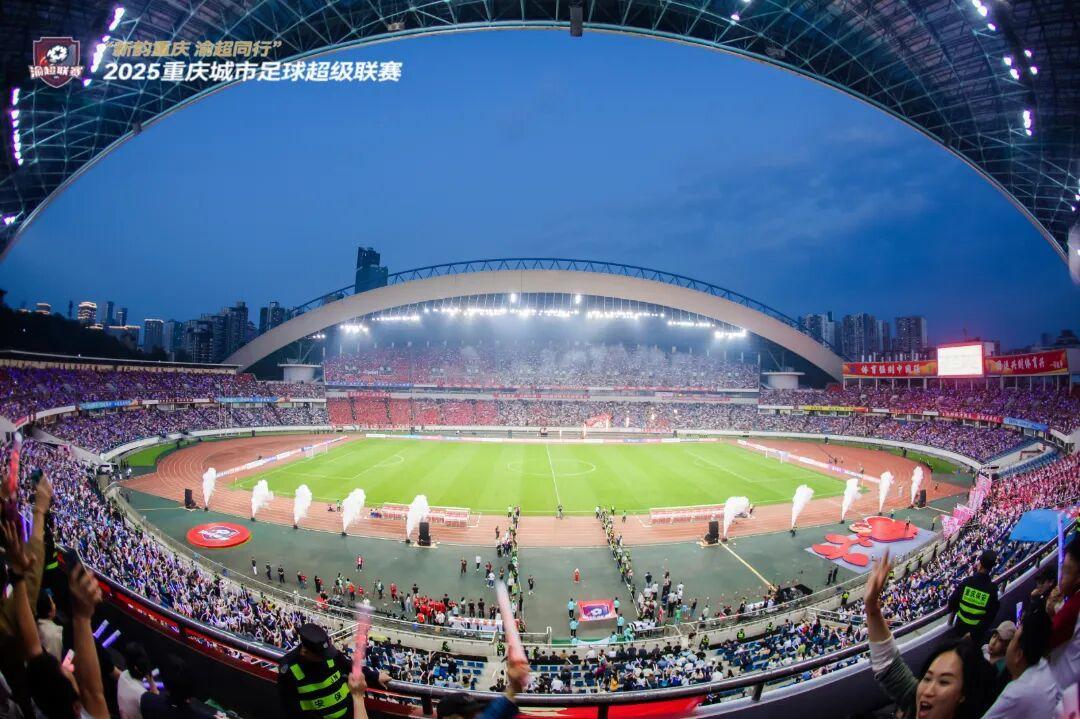 乐鱼专属资源-首届渝超，两江临空冠军！这就是足球，这就是独属重庆的少年气！